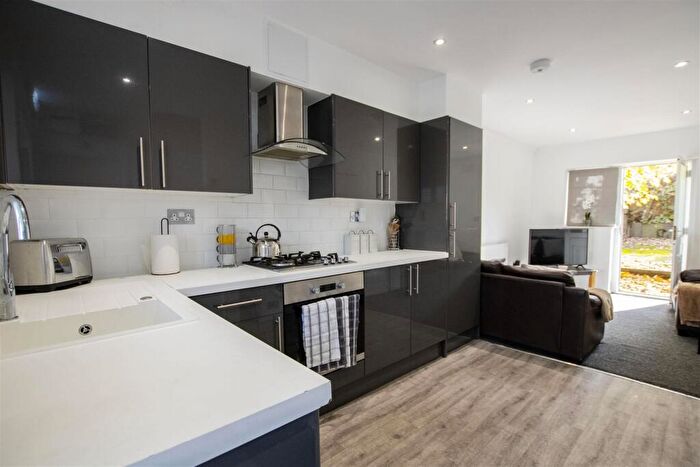 5 Bedroom House To Rent In Fladbury Crescent, Birmingham, West Midlands, B29