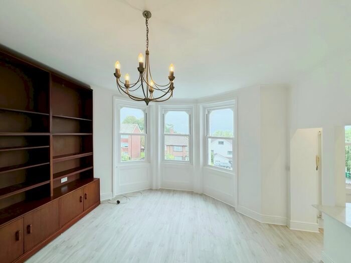 1 Bedroom Flat To Rent In Hook Road, Surbiton, Surrey, KT6