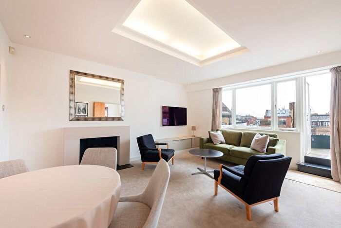 2 Bedroom Flat To Rent In Cadogan Square, London, SW1X