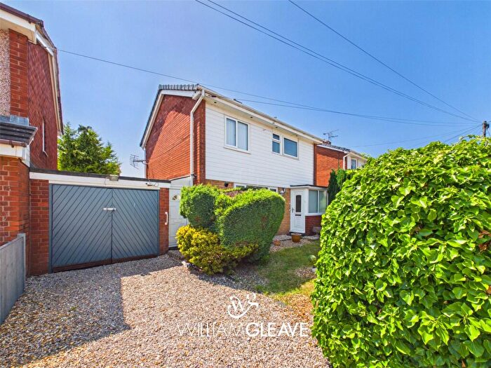 3 Bedroom Link Detached House For Sale In Willow Crescent, Connah's Quay, Deeside, Flintshire, CH5