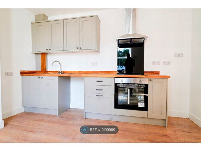 1 Bedroom Flat To Rent In Birds Royd Lane, Brighouse, HD6