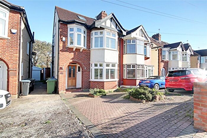 4 Bedroom Semi-Detached House For Sale In Ladysmith Road, Enfield, EN1