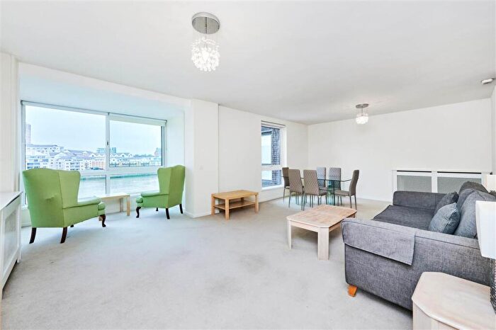 2 Bedroom Flat To Rent In Vicarage Crescent, SW11