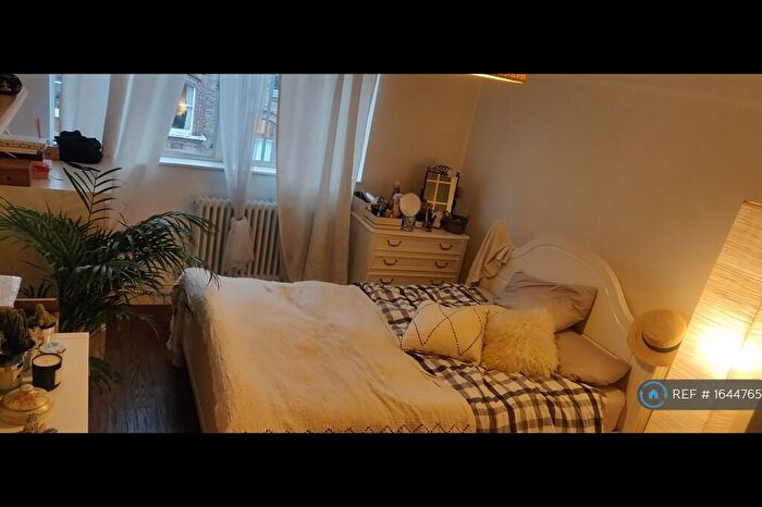 4 Bedroom Flat To Rent In Broomwood Road, London, SW11