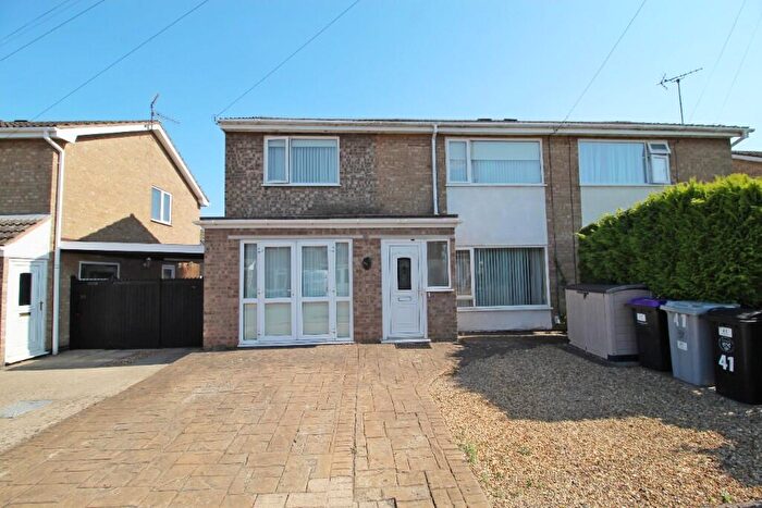 4 Bedroom Semi-Detached House For Sale In Bramley Road, Market Deeping, PE6