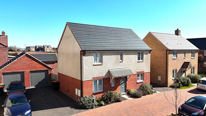4 Bedroom Detached House For Sale In Seddon Gardens, Leighton Buzzard, LU7