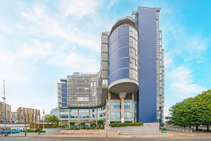 1 Bedroom Flat For Sale In Lombard Road, Battersea, SW11