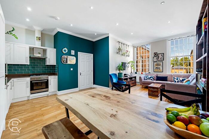 2 Bedroom Flat For Sale In Hilda Road, Southall, UB2