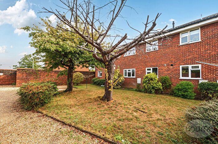 1 Bedroom Flat For Sale In Stocton Close, Guildford, Surrey, GU1