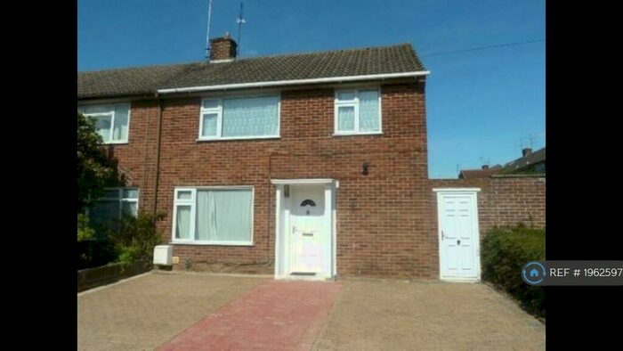 3 Bedroom Semi-Detached House To Rent In Rosedale Crescent, Earley, Reading, RG6