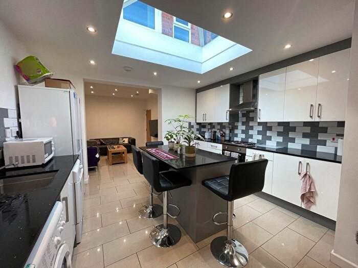 6 Bedroom End Terrace House To Rent In Sidmouth Street, Reading, RG1
