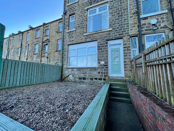 1 Bedroom Apartment To Rent In Manchester Road, Huddersfield, West Yorkshire, HD4