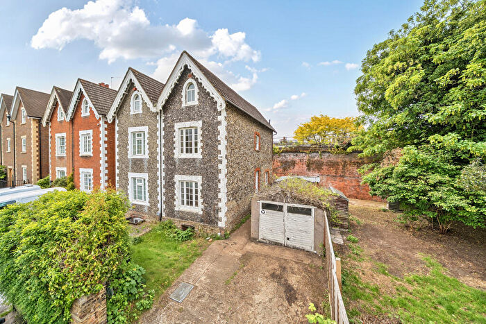 4 Bedroom Semi Detached House For Sale In Nightingale Road, Guildford, GU1