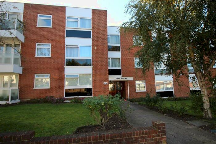 3 Bedroom Flat To Rent In Hale Lane, Edgware, HA8