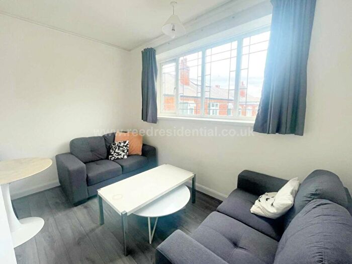 2 Bedroom Flat To Rent In Flat Weoley Court, Gibbins Rd, West Midlands, B29