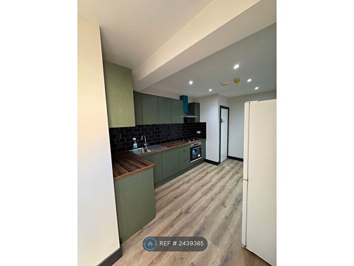 2 Bedroom Flat To Rent In Rectory Lane, Banstead, SM7
