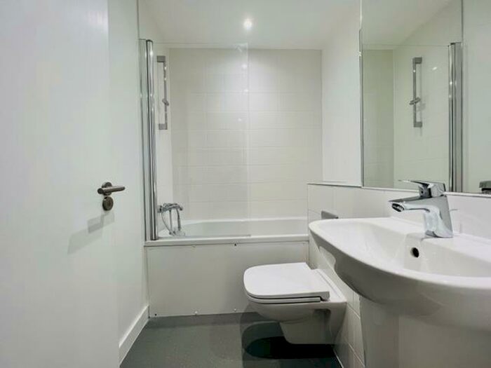 1 Bedroom Flat To Rent In Lilycroft Road, Bradford, BD9