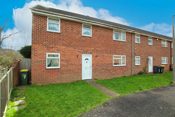 3 Bedroom End Terrace House For Sale In Hartford Close, Rayleigh, SS6