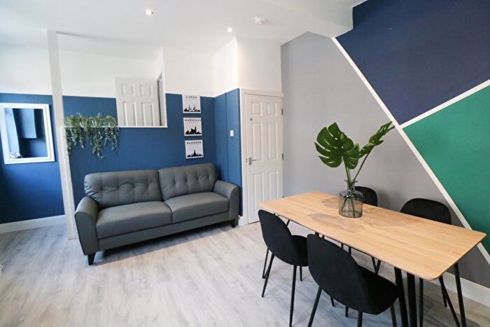 3 Bedroom Terraced House To Rent In Autumn Place, Leeds, LS6