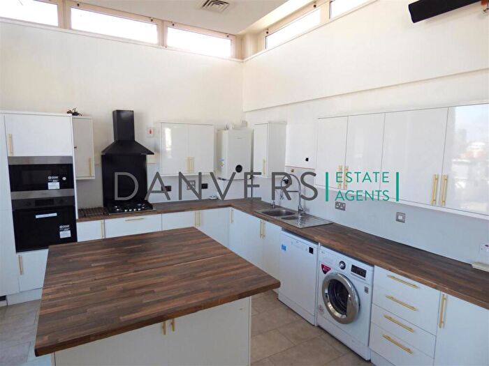 1 Bedroom Penthouse To Rent In Watkin Road, Leicester, LE2