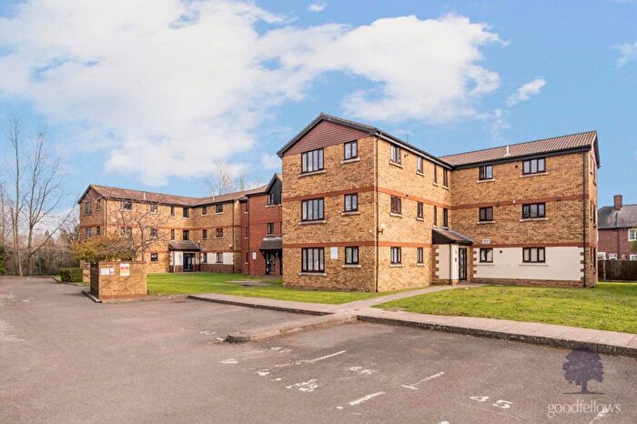 2 Bedroom Apartment To Rent In Birchwood Close, Morden, SM4