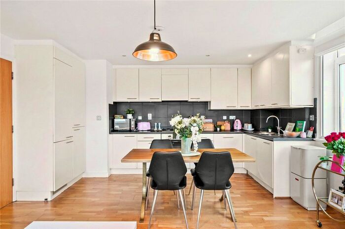 2 Bedroom Flat To Rent In Uxbridge Road, London, W5