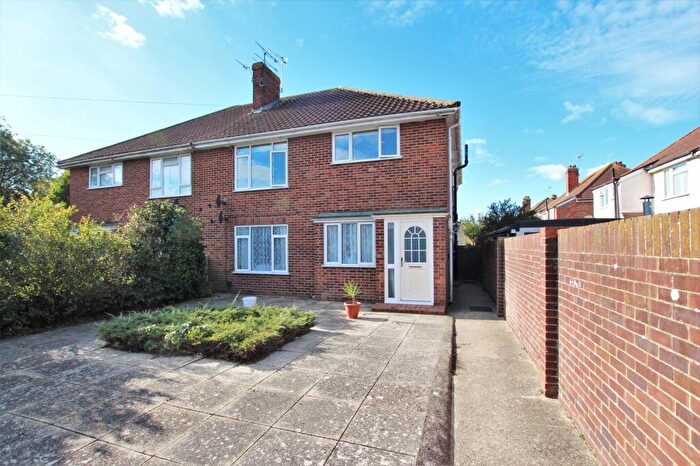 2 Bedroom Flat To Rent In Forest Road, Worthing, West Sussex, BN14