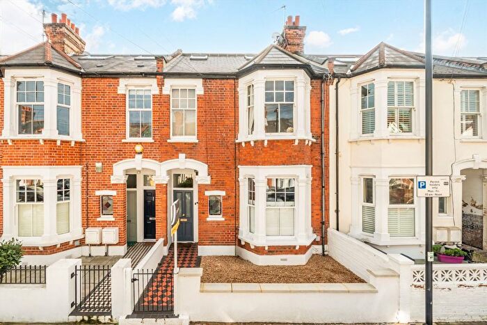 3 Bedroom Maisonette For Sale In Cambray Road, Balham, SW12