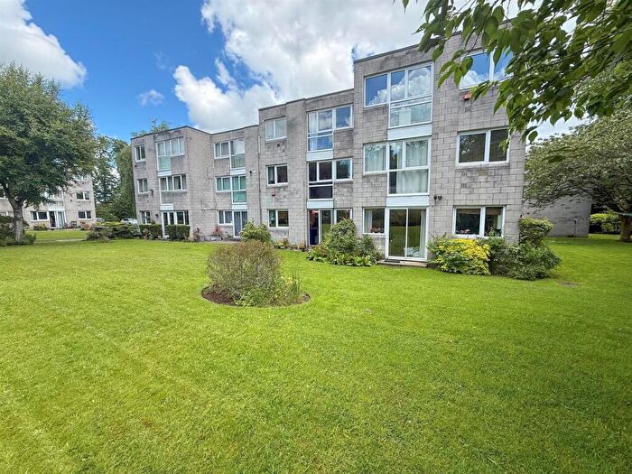 2 Bedroom Apartment For Sale In Lawns Hall Close, Adel, Leeds, West Yorkshire., LS16