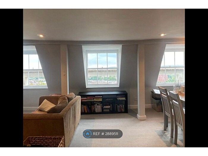 2 Bedroom Flat To Rent In Royal York Crescent, Bristol, BS8