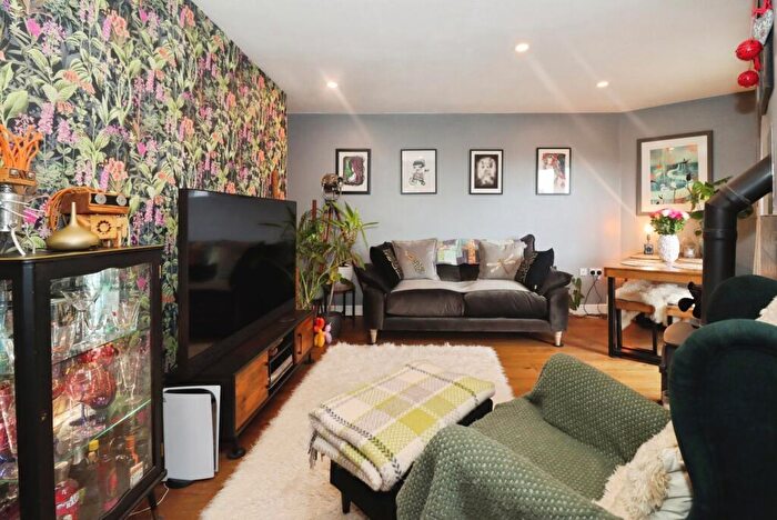 3 Bedroom Semi Detached House For Sale In Kennion Road, Bristol, Avon, BS5