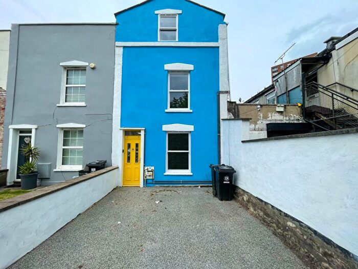 2 Bedroom Flat To Rent In Armoury Square, Easton, BS5