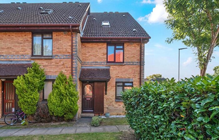 2 Bedroom Apartment For Sale In Lawrence Close, Guildford, GU4