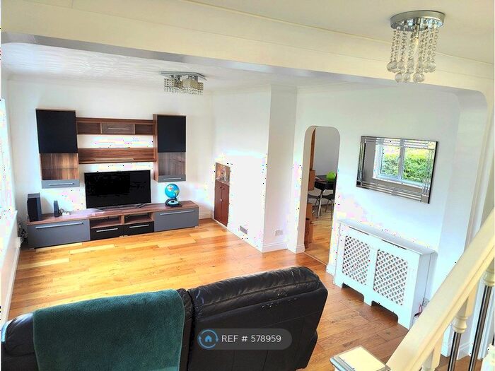 4 Bedroom Semi-Detached House To Rent In Frinsted Road, Erith, DA8