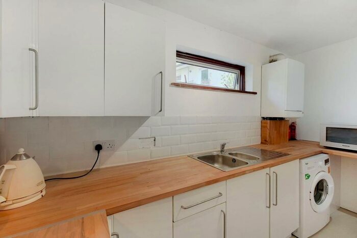 2 Bedroom Flat To Rent In Wandle Road, Morden, SM4
