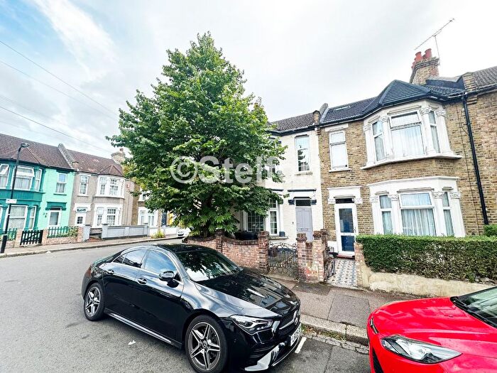 3 Bedroom End Of Terrace House To Rent In Millicent Road, London, E10