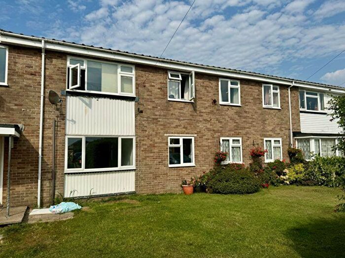 2 Bedroom Flat To Rent In Winsor Close, Hayling Island, PO11