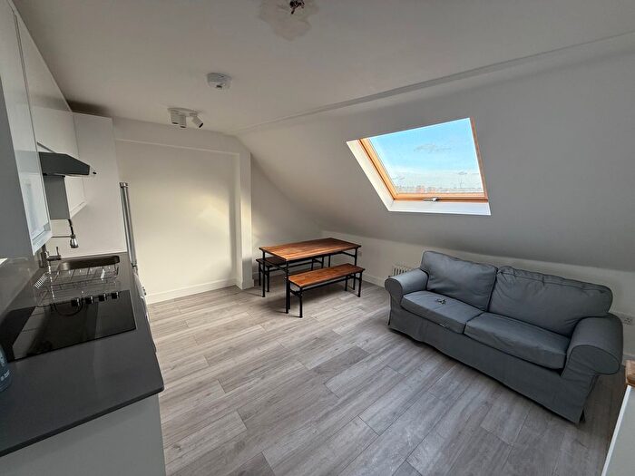 1 Bedroom Flat To Rent In Balham High Road, London, SW12