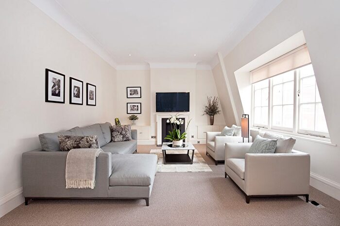 2 Bedroom Flat To Rent In Sloane Court East, London, SW3
