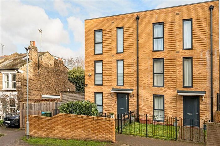 4 Bedroom Semi Detached House For Sale In Bowen Drive, Charlton, SE7