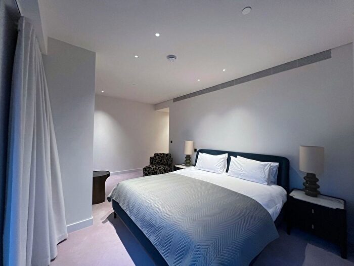 3 Bedroom Flat To Rent In River Park Tower, London, SW8