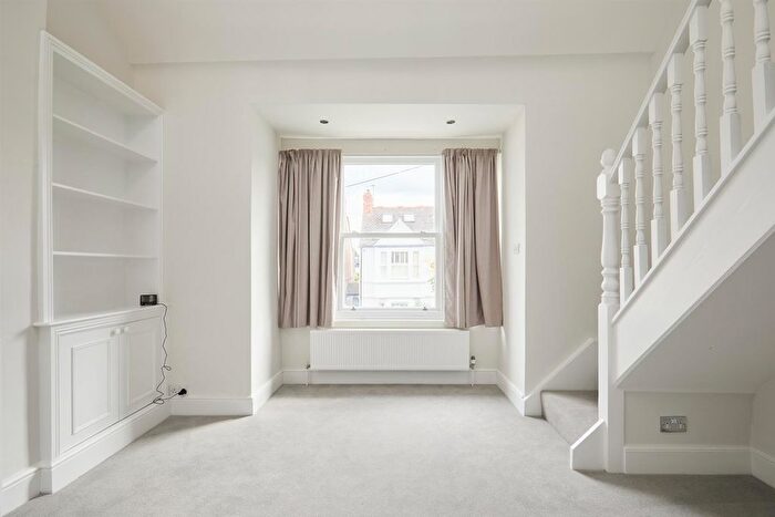 2 Bedroom Flat To Rent In Graham Road, Chiswick, W4