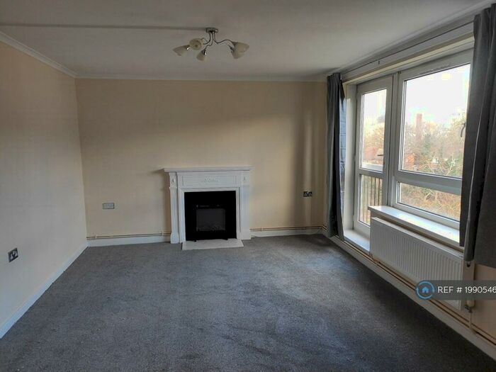 3 Bedroom Flat To Rent In Wiseman Court, London, SE19