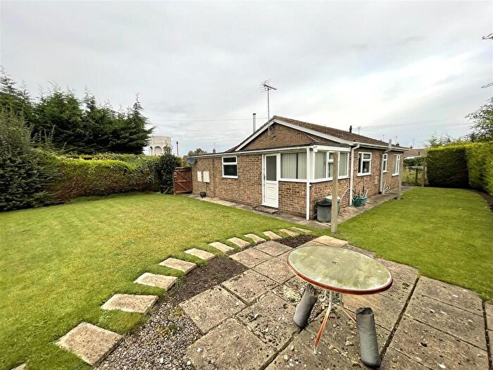 2 Bedroom Detached Bungalow For Sale In Glen Avenue, Pinchbeck, PE11