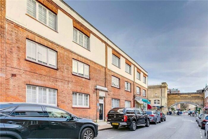 3 Bedroom Flat To Rent In Ranelagh Gardens, London, SW6