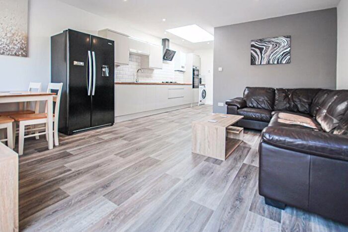 5 Bedroom Detached House To Rent In Calvin Road, Bournemouth, BH9