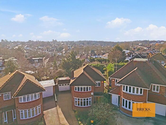3 Bedroom Detached House For Sale In Hadley Close, London, N21