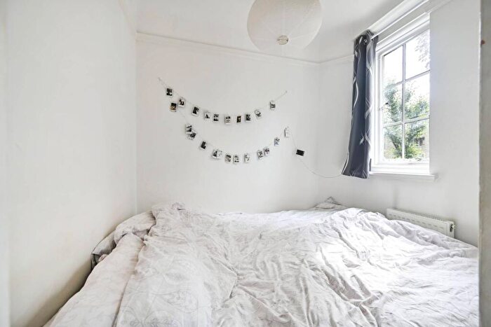 Studio For Sale In Mortimer Crescent, Kilburn, London, NW6