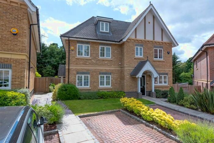 4 Bedroom Semi-detached House To Rent In Maywood Drive, Portsmouth Road, Camberley, GU15