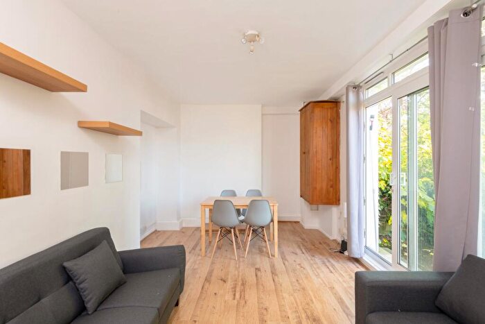 3 Bedroom Maisonette To Rent In Boundary Road, Swiss Cottage, NW8